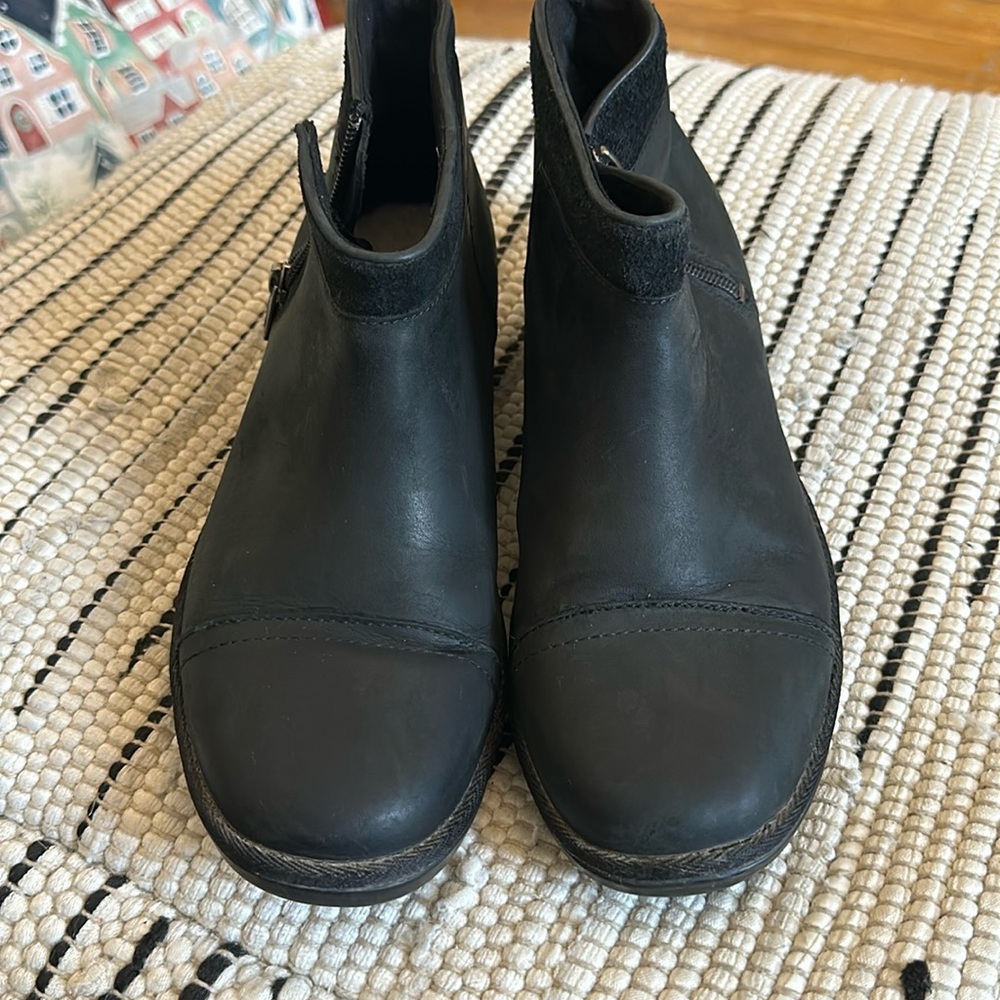 BB— UGG Boots